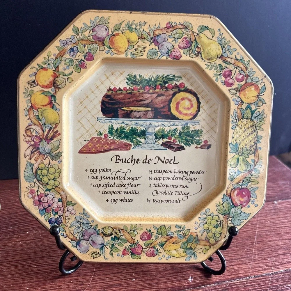 Vtg 1982 Avon Printed Recipe Tin Plates For Hanging England Set of 2 Granny Core